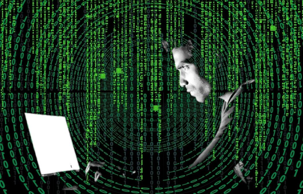 Flo Bu White-hacker.jpg